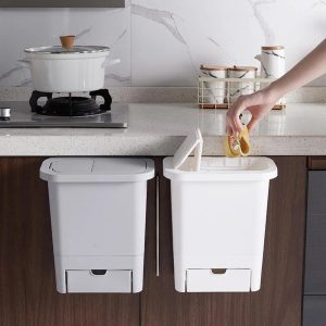 Cách khử mùi hôi nhà bếp bằng cách vệ sinh thùng rác